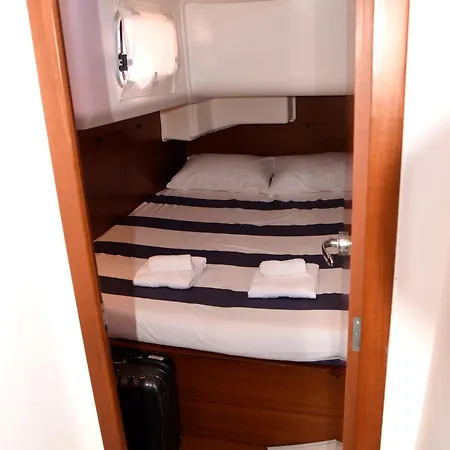 Primo By Mondego Yachts Hotel na wodzie *