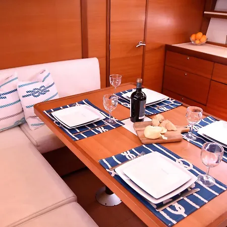 Primo By Mondego Yachts Hotel na wodzie